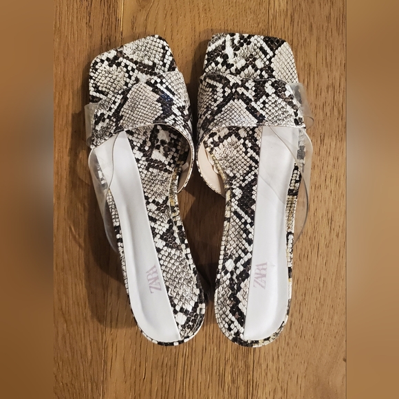 Snake print slide - Picture 2 of 5